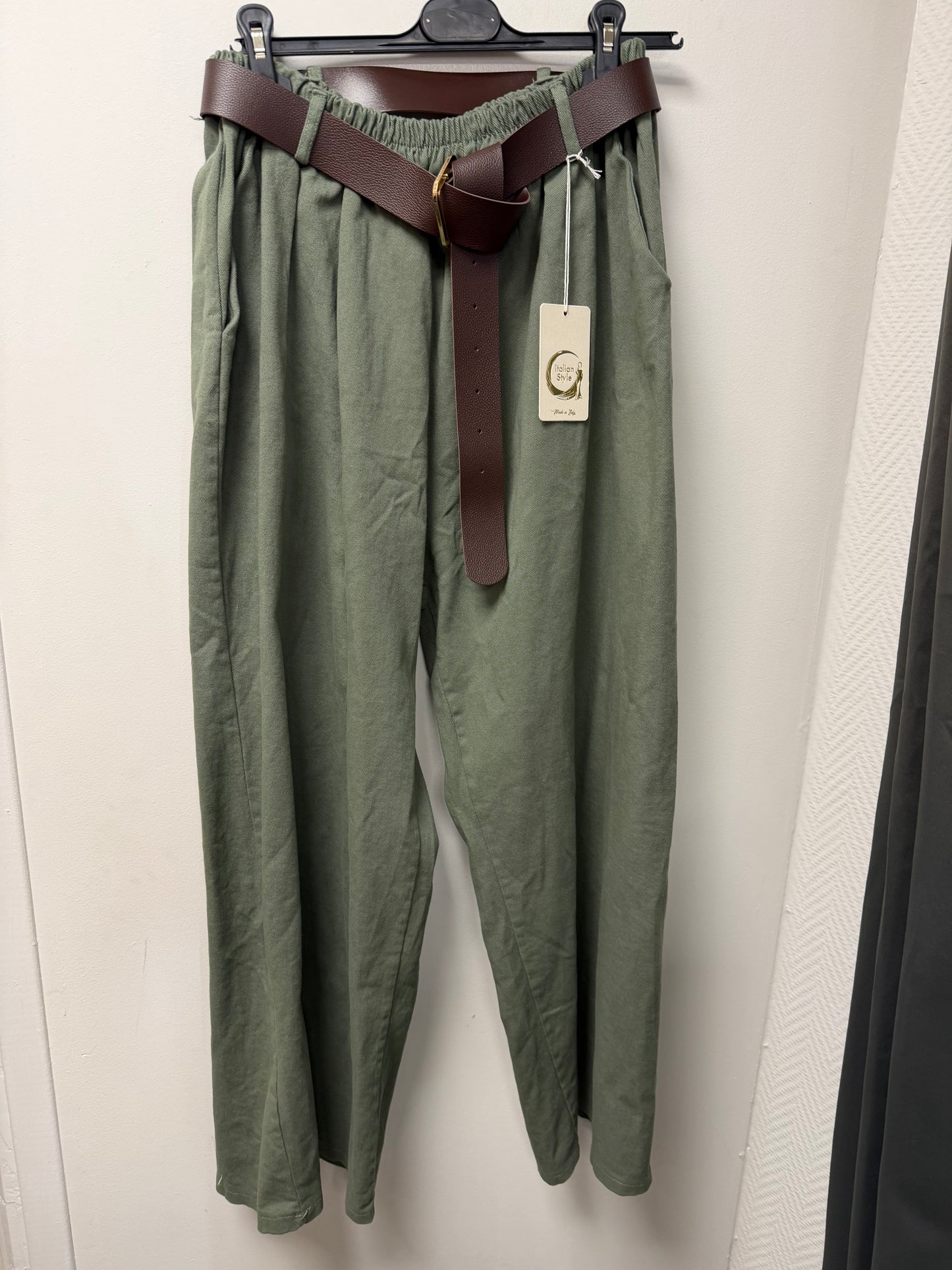 Pantalon Large Fluide avec Ceinture – Style Italien