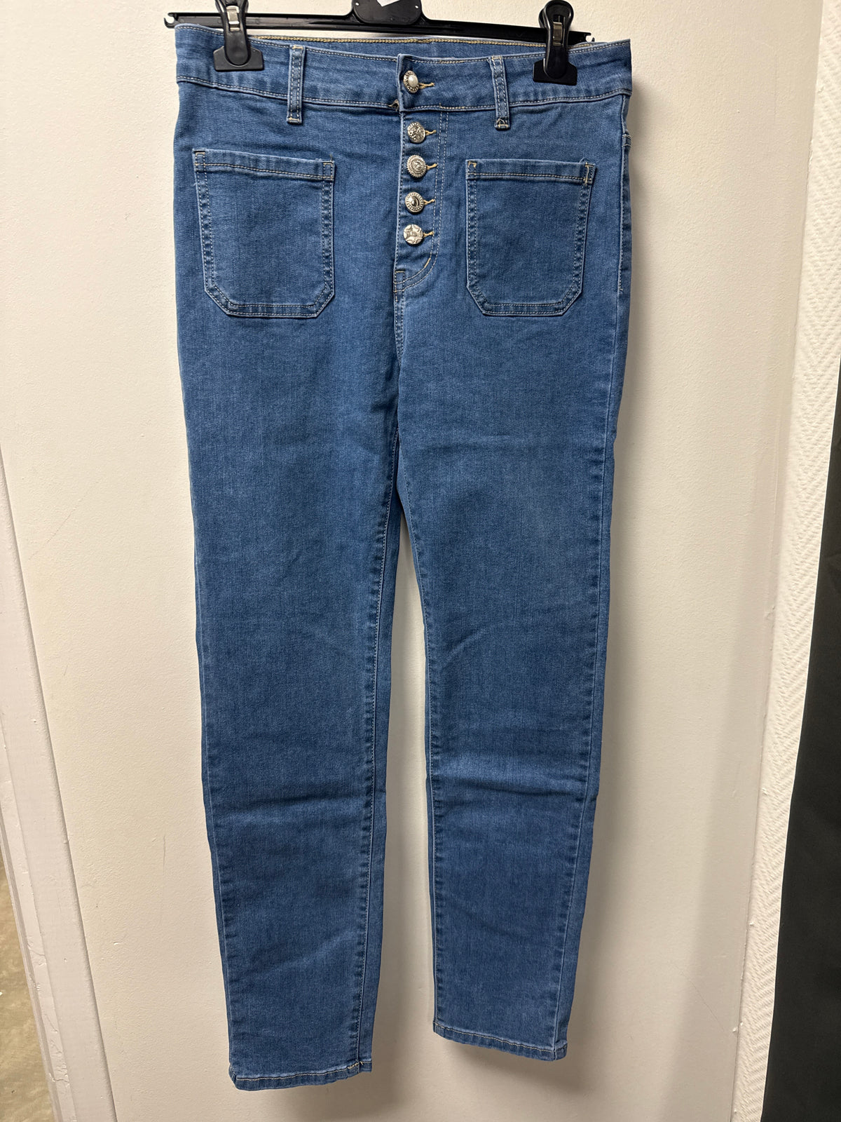 V1220 jean