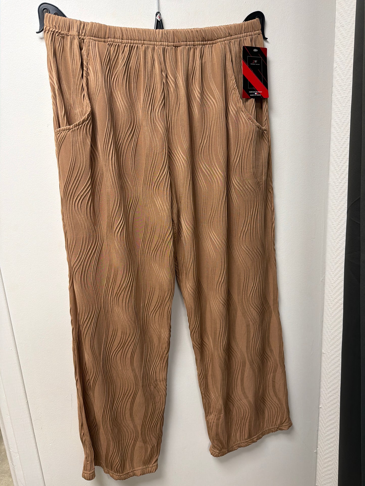 P2303 Pantalon, relief