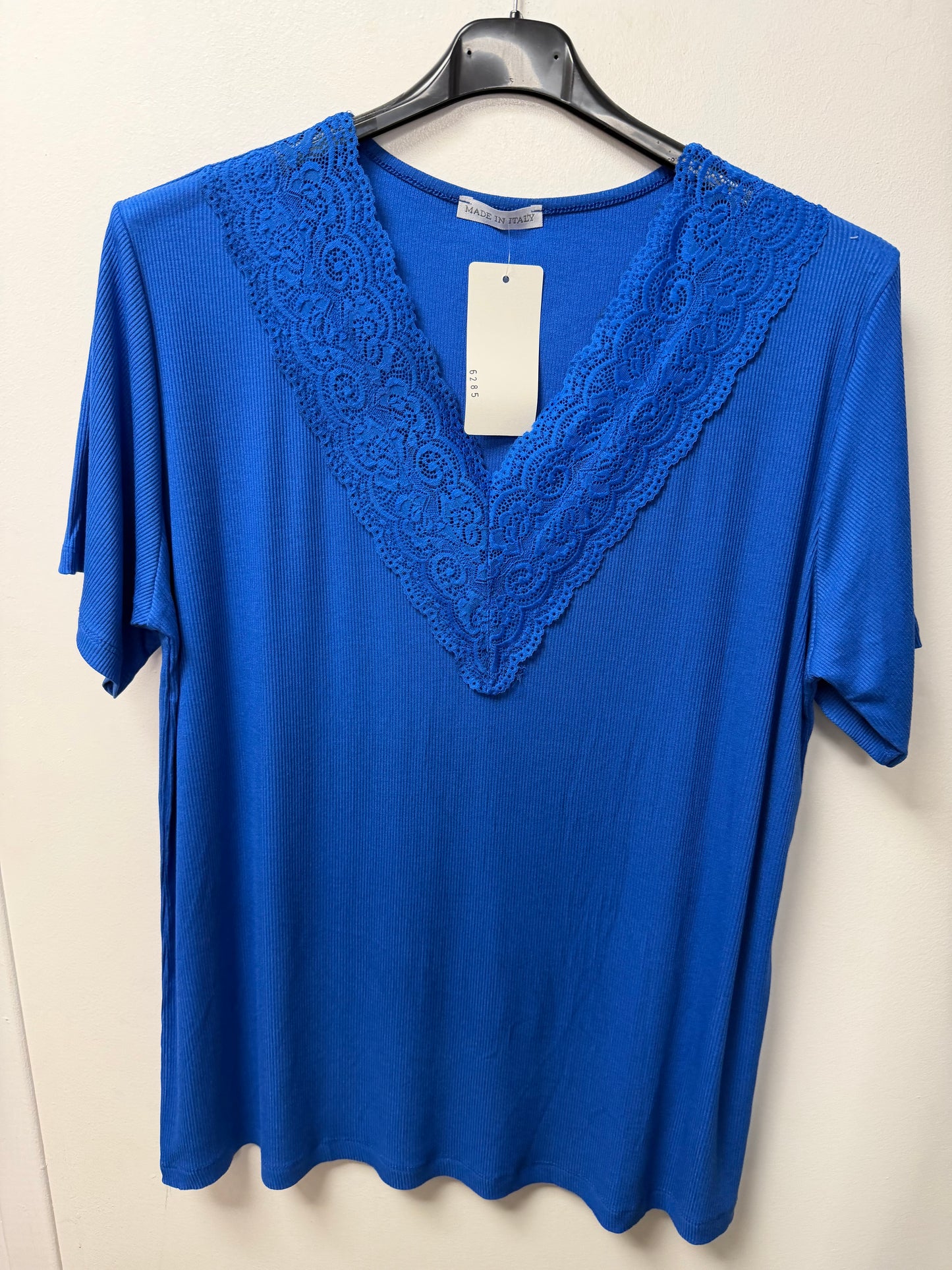 T-shirt col V dentelle