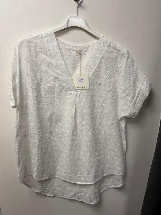 Top fluide en broderie anglaise motifs floraux 18101