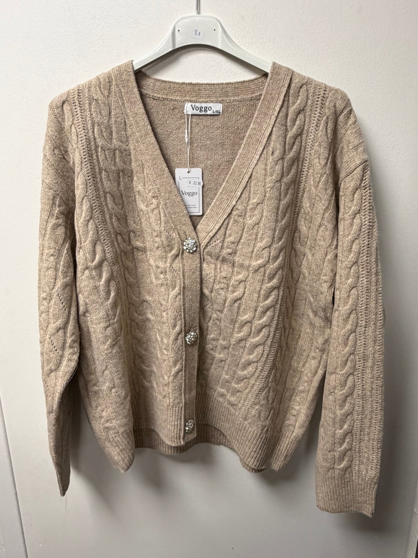 Gilet torsadé – boutons perlés VG014