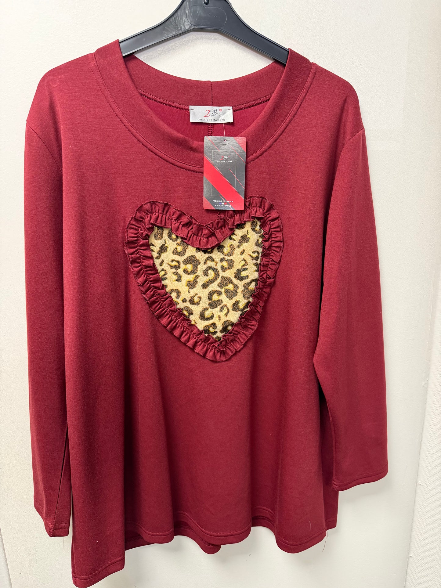 Top Fluide Col Rond – Motif Cœur Léopard à Volants