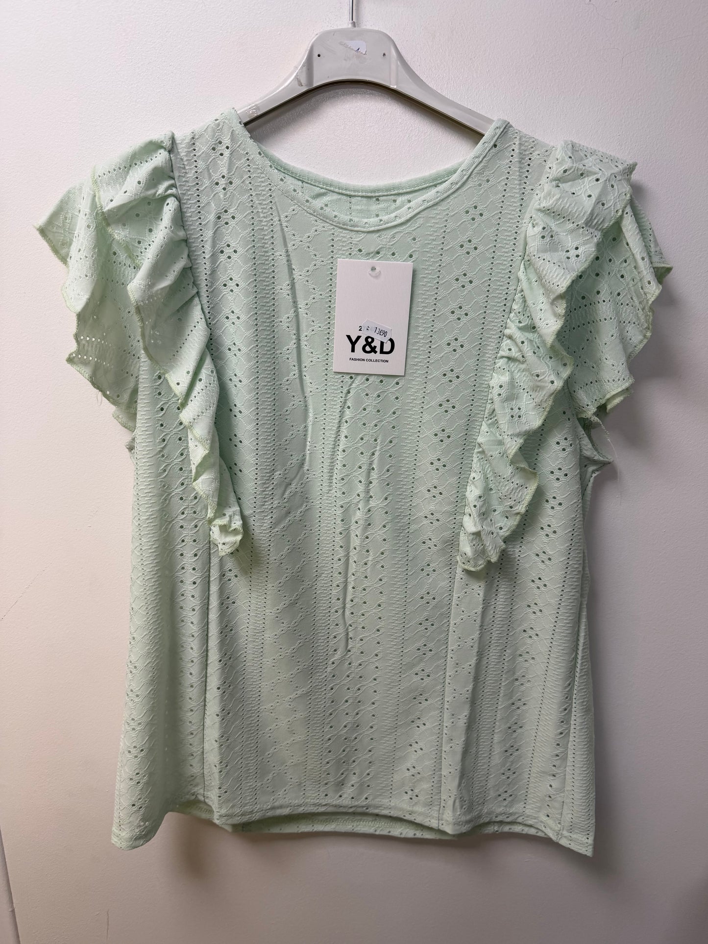 Top en broderie anglaise à volants sur les épaules 7248