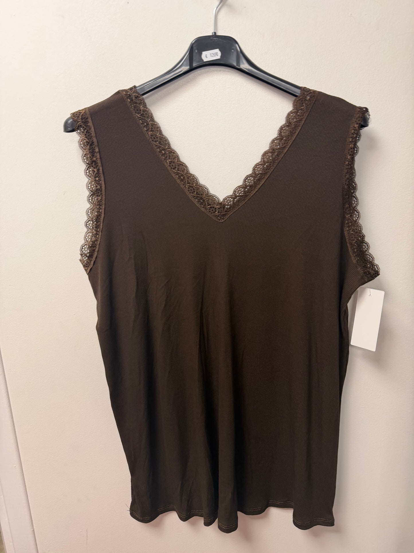 Top Côtelé avec Bordures en Dentelle