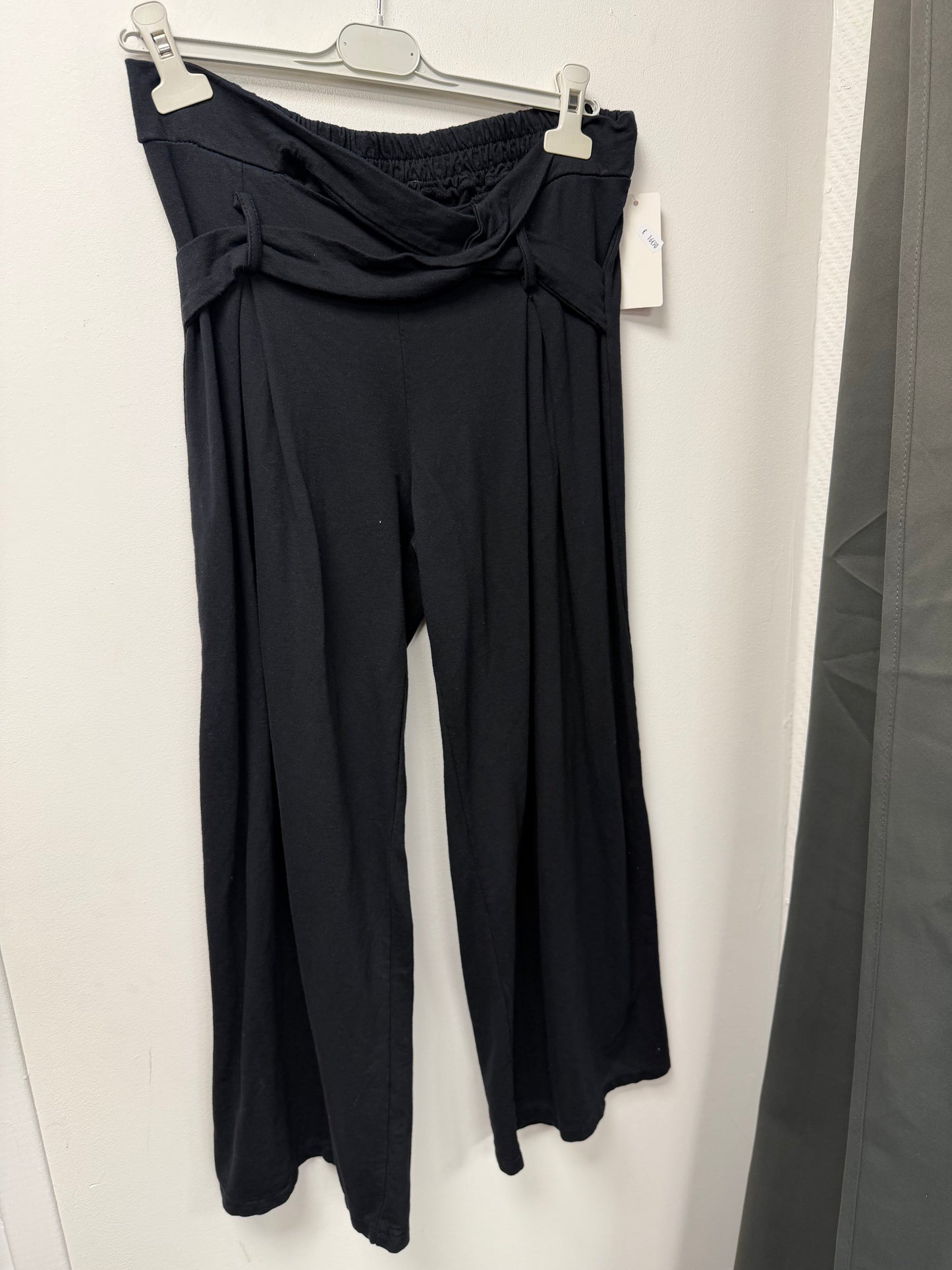 Pantalon large fluide avec taille haute croisée