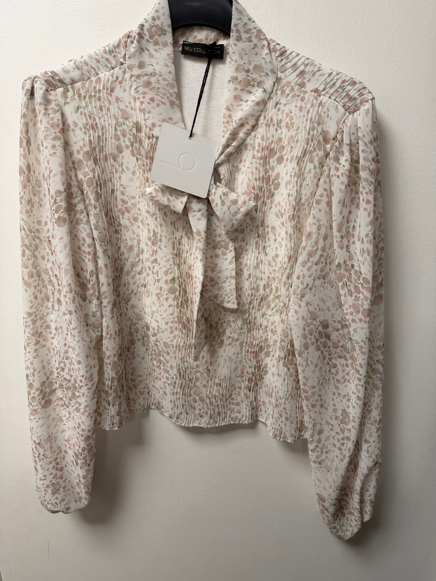 Blouse Fluide Plissée à Col Lavallière – Imprimé Floral 10371
