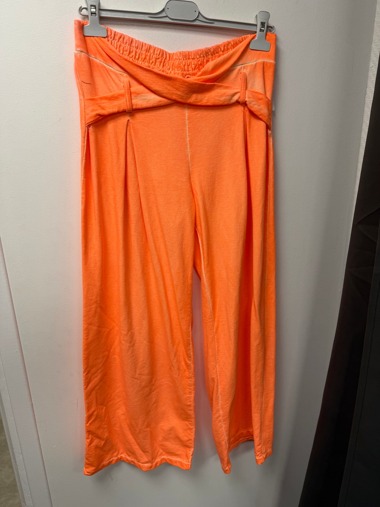 Pantalon large fluide avec taille haute croisée