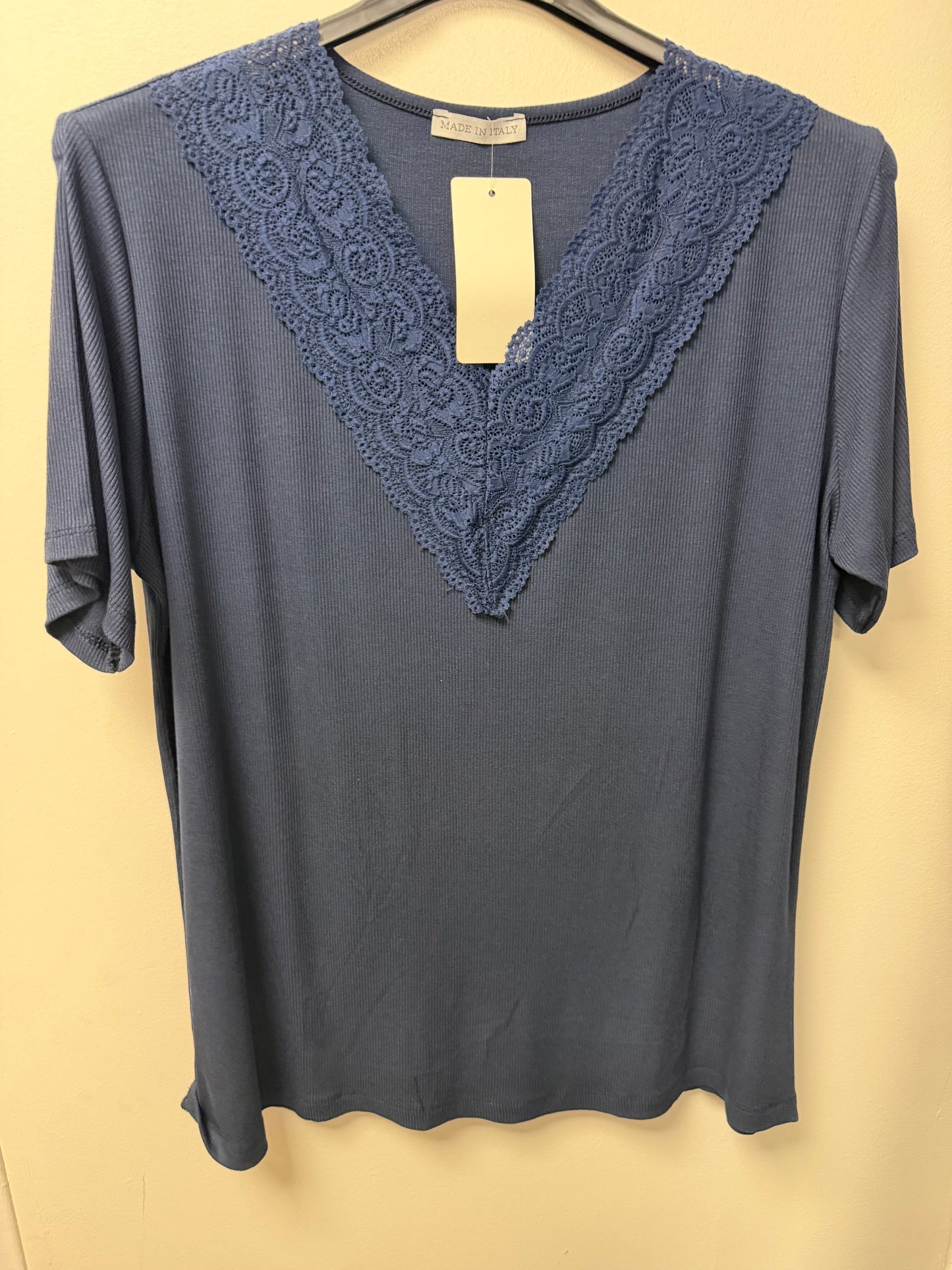 T-shirt col V dentelle