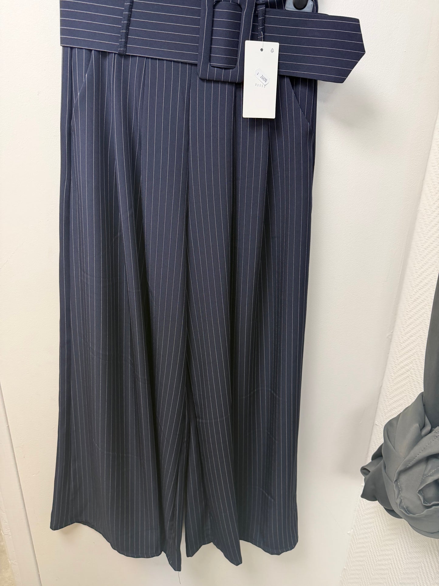 Pantalon large à rayures et ceinture assortie  0555