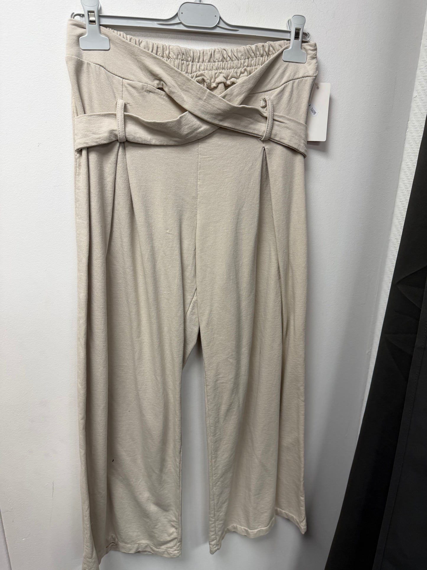 Pantalon large fluide avec taille haute croisée
