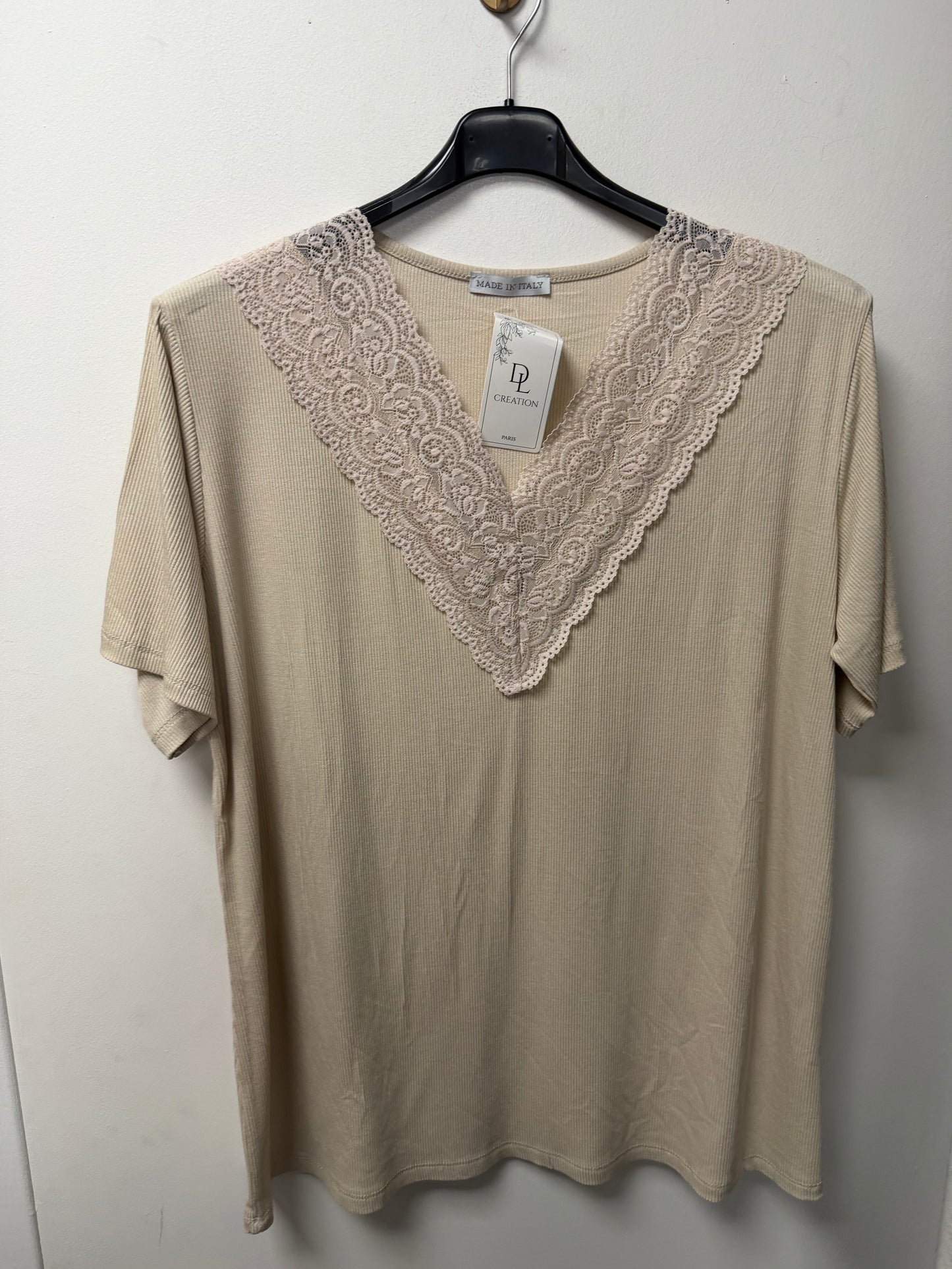 T-shirt col V dentelle