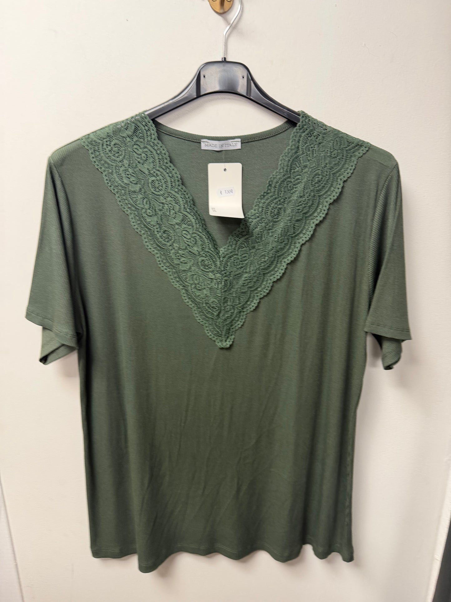 T-shirt col V dentelle