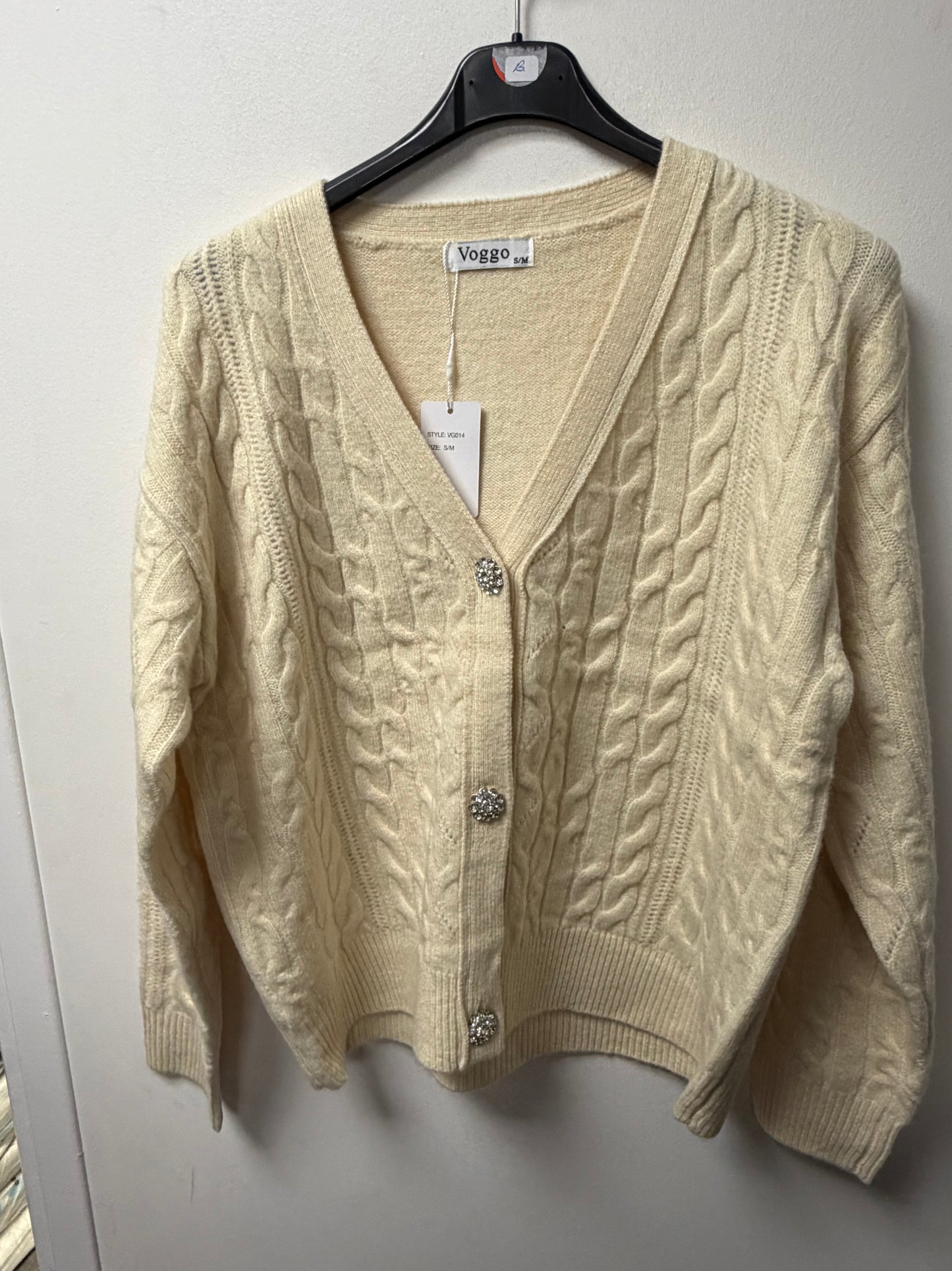 Gilet torsadé – boutons perlés VG014