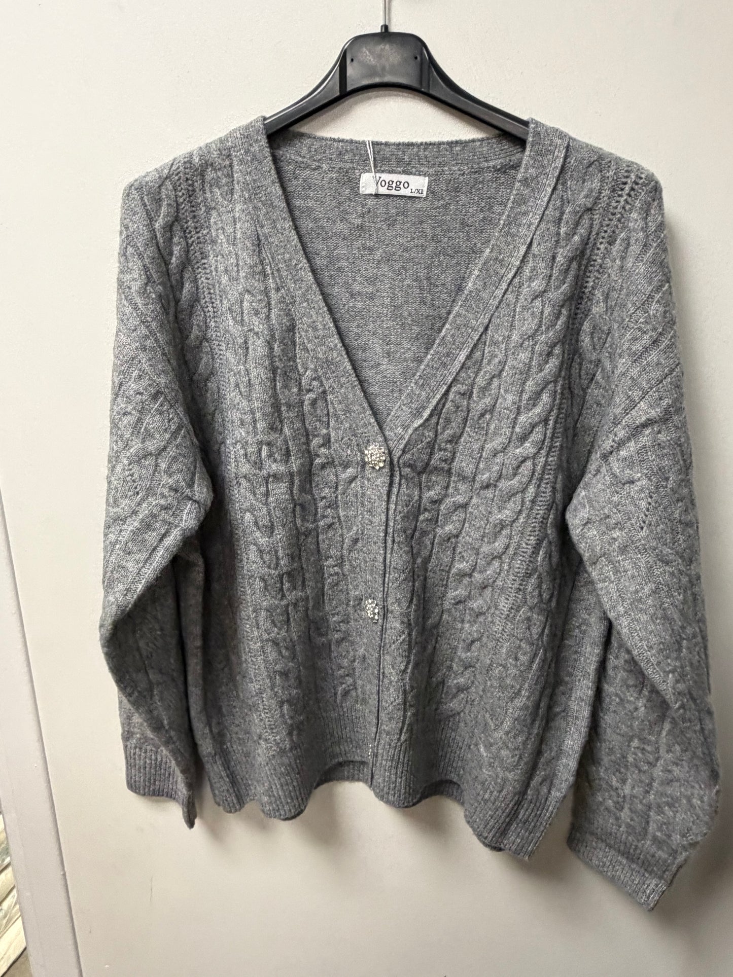 Gilet torsadé – boutons perlés VG014