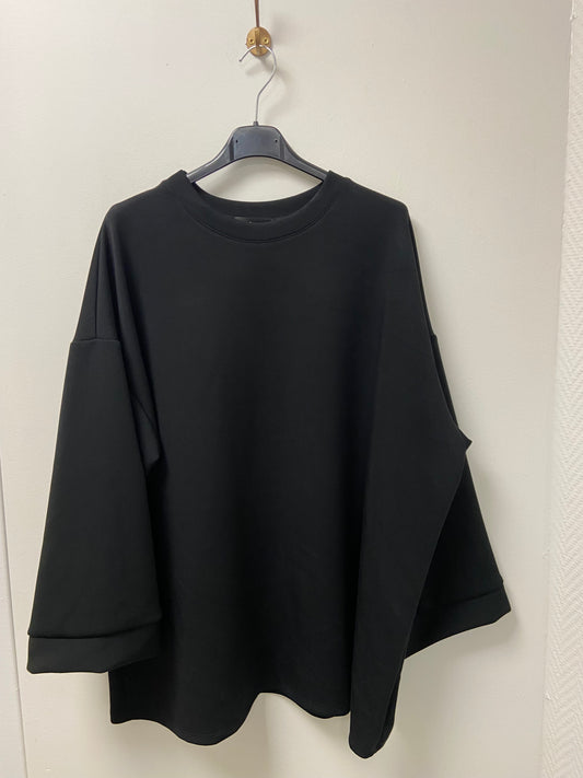 T-shirt oversize. Modèle NESLI