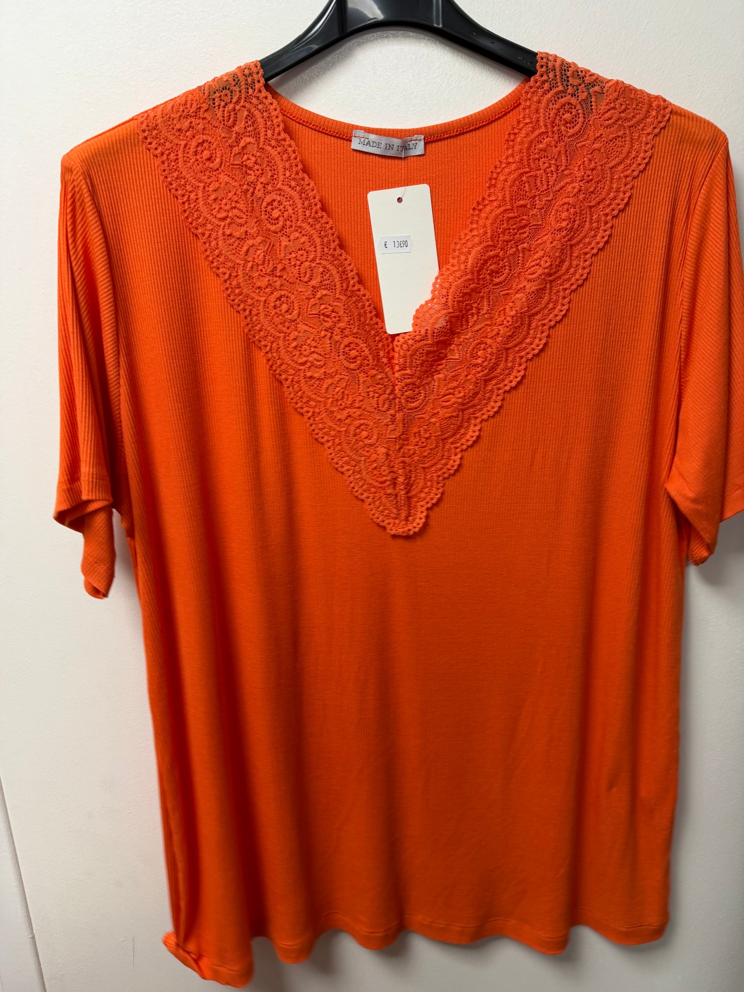 T-shirt col V dentelle