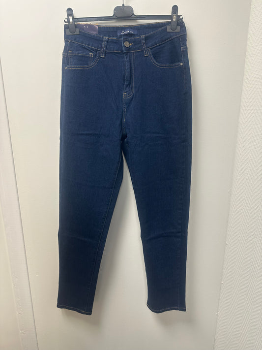 8210 jeans