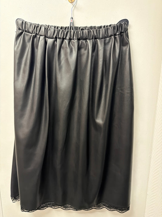 Jupe Midi Simili-Cuir Noire avec Bordure Dentelle