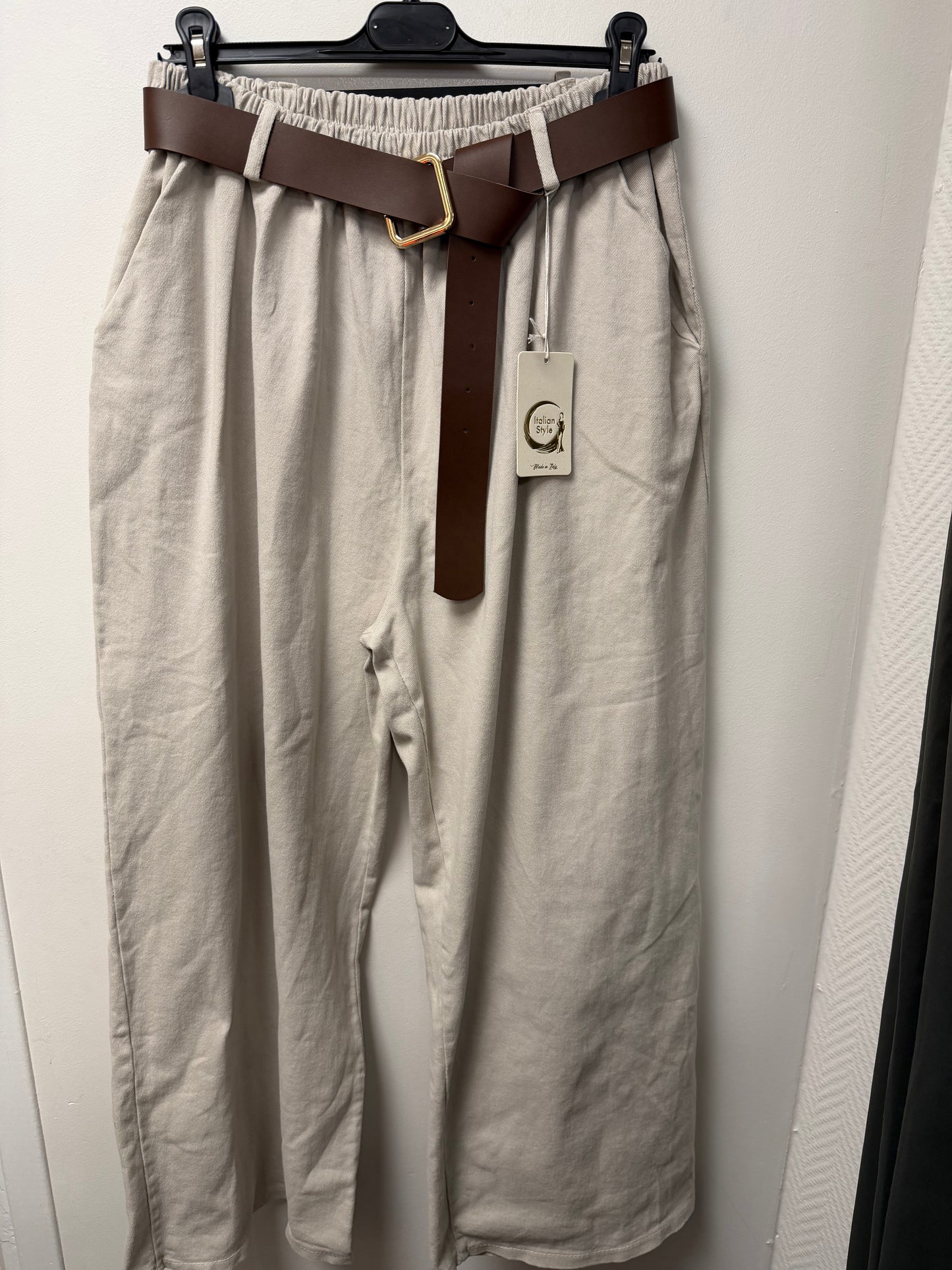 Pantalon Large Fluide avec Ceinture – Style Italien