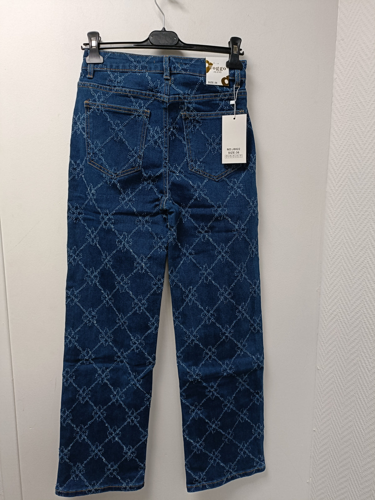 V8022 jean
