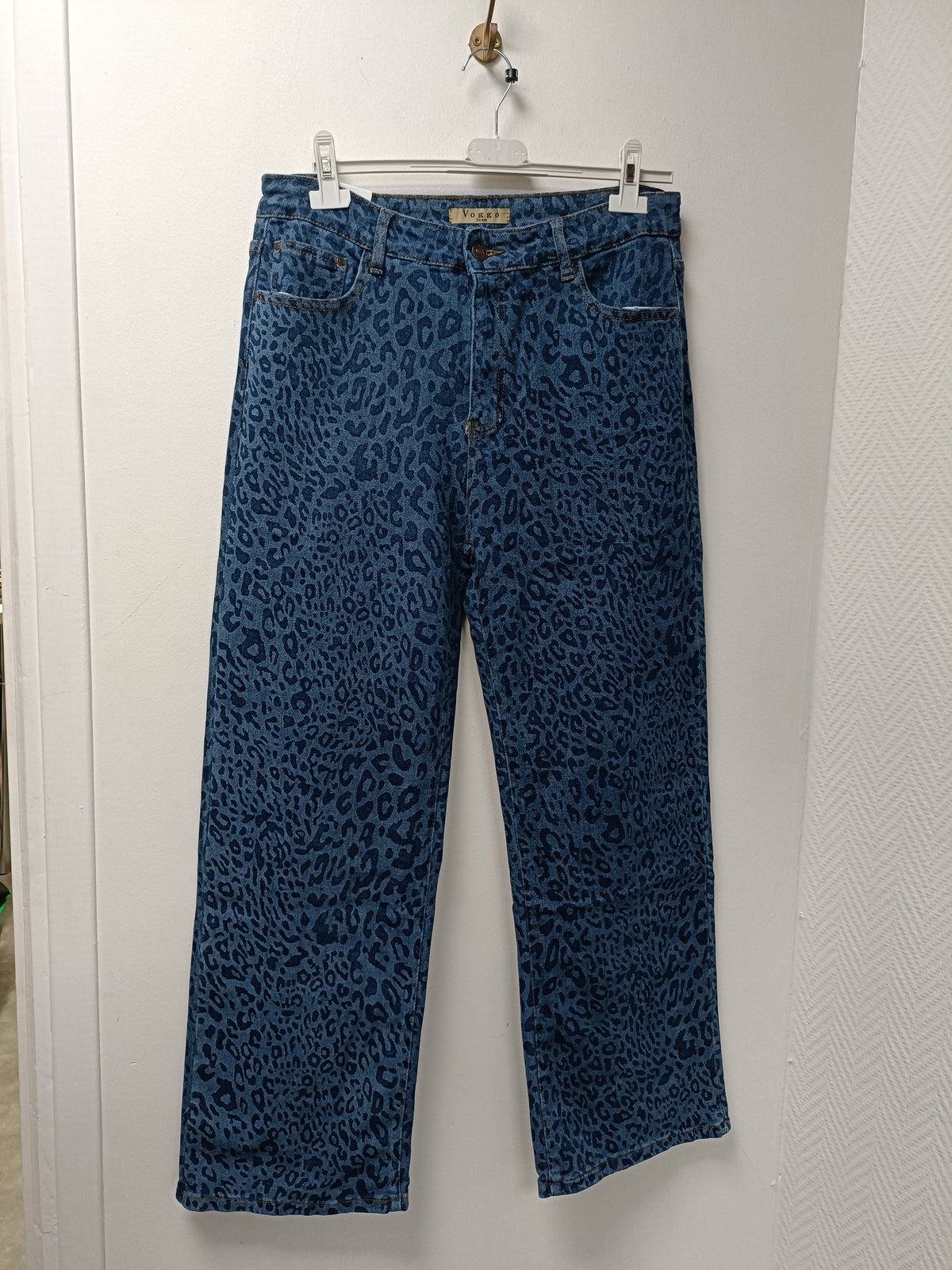 Superbe jeans bleu façon léopard