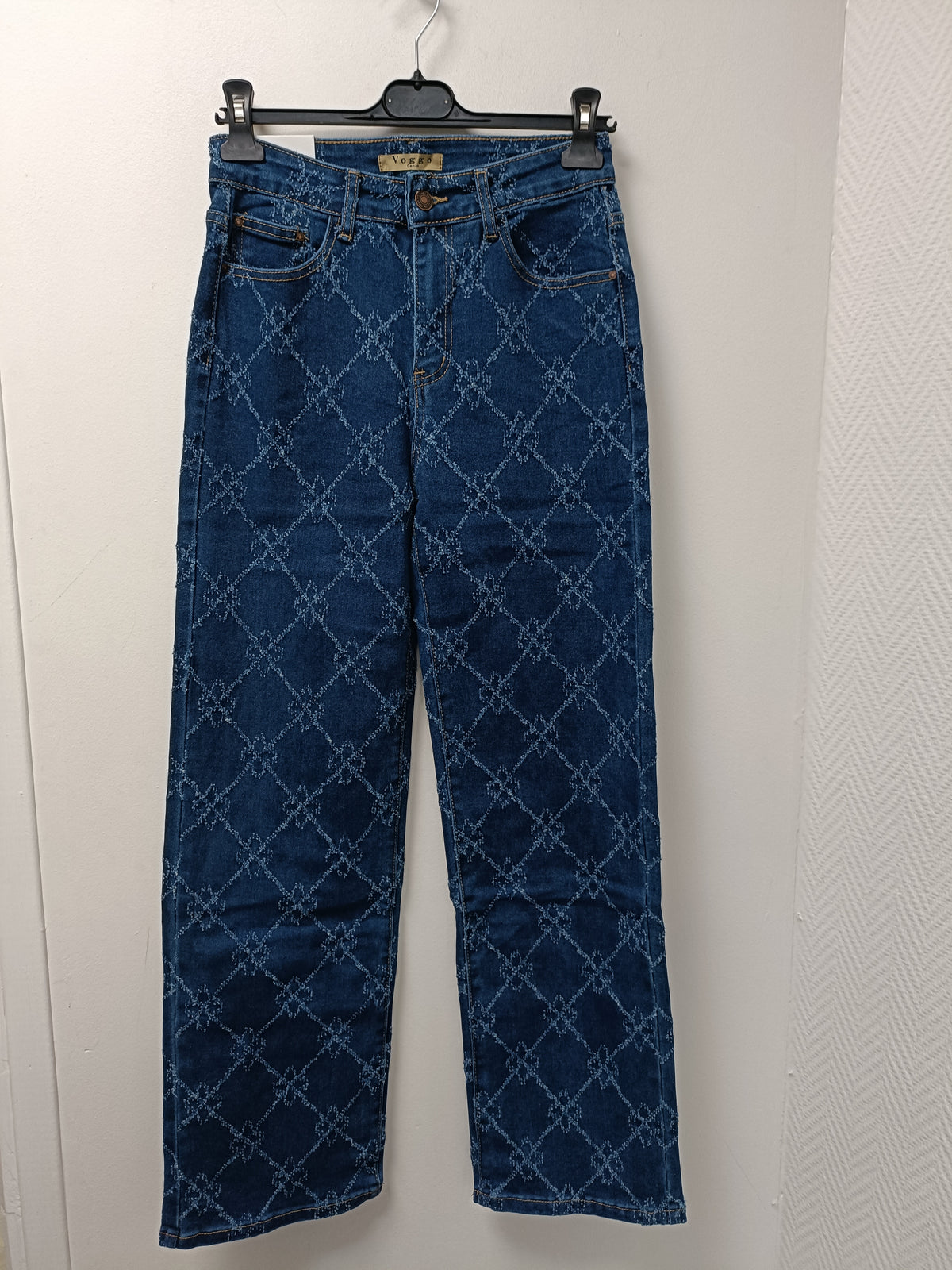 V8022 jean