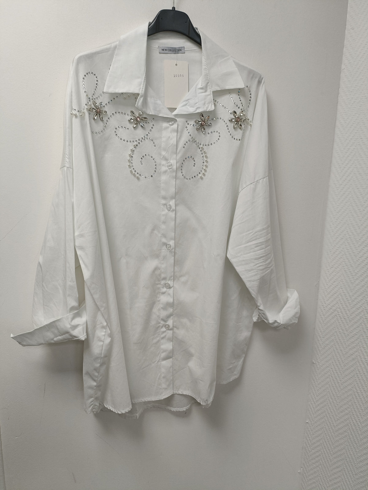 Chemise à strass et à perles 26 006
